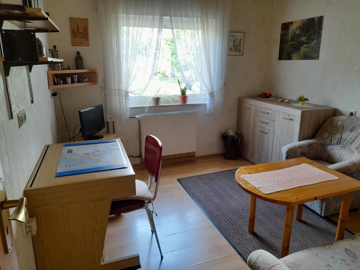 Ferienwohnung Woelbert Altendiez Exteriör bild